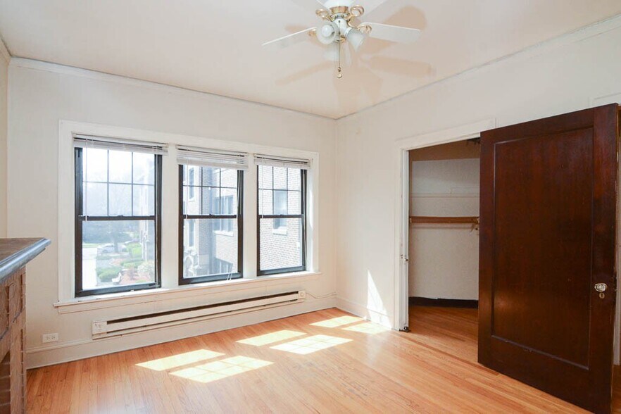 Building Photo - 1238 Oak Ave