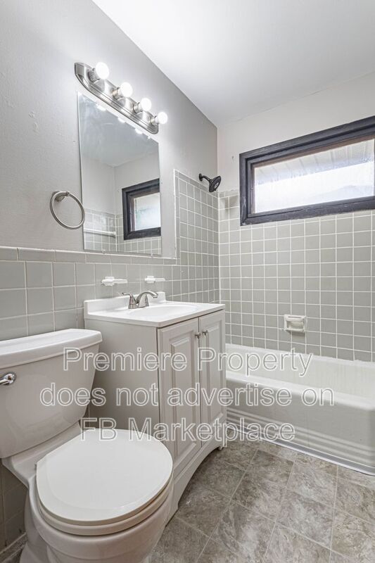 Building Photo - 252 Bonaire St