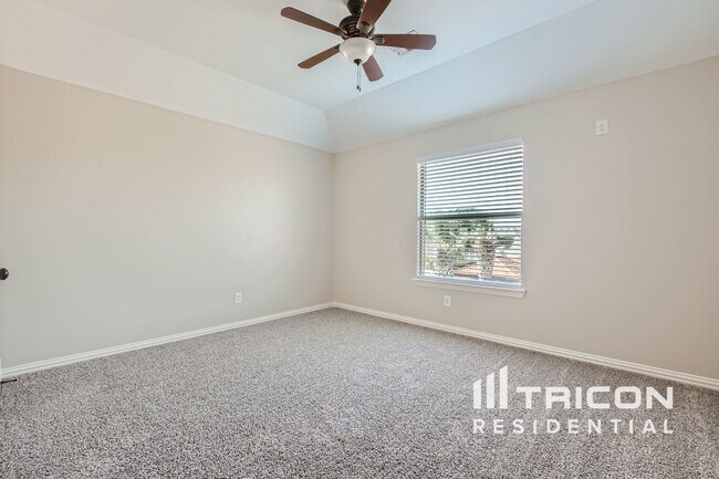 Building Photo - 2020 Hillcroft Dr