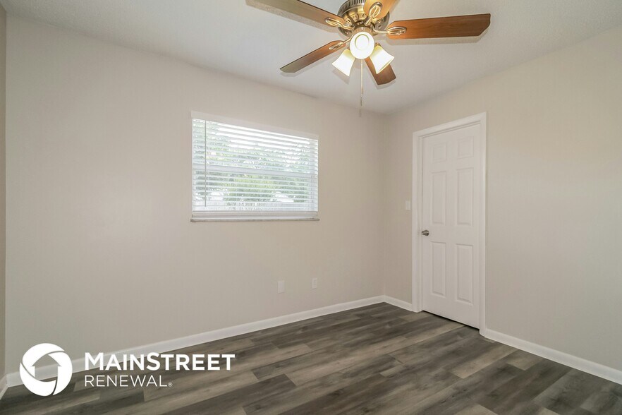 Building Photo - 216 Lochmond Dr