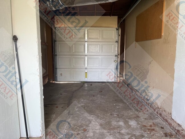 Building Photo - Cozy Cottage