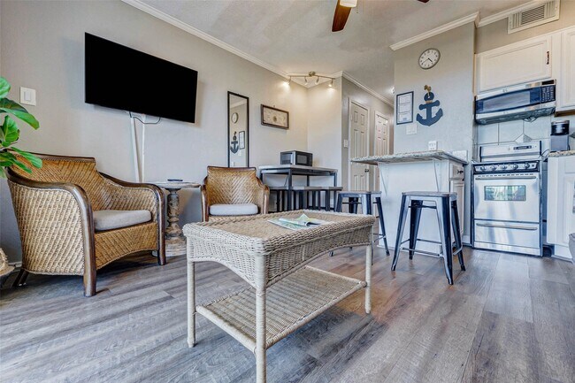 Building Photo - 6102 Seawall Blvd