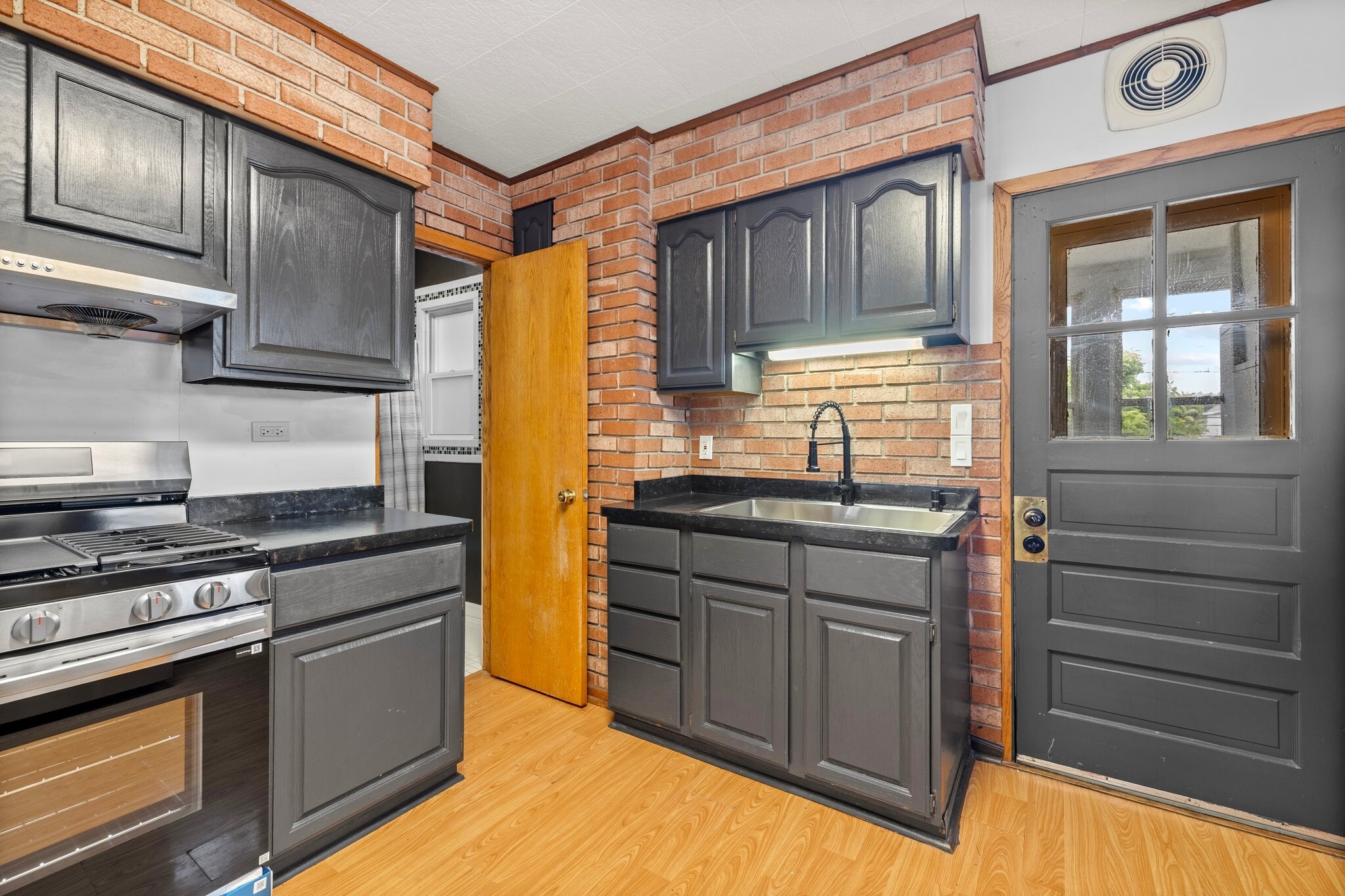 Building Photo - 2856 S Throop St