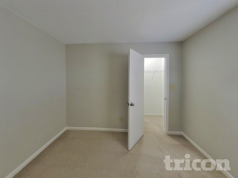 Building Photo - 1296 Edgewater Dr