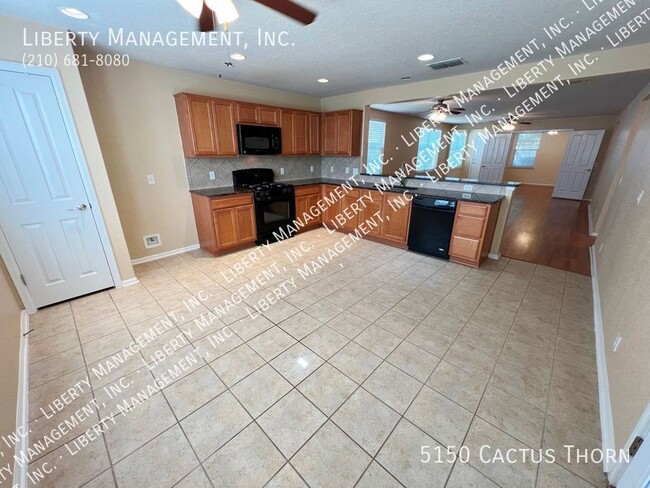 Building Photo - Single story home in 55+ gated Hill Countr...