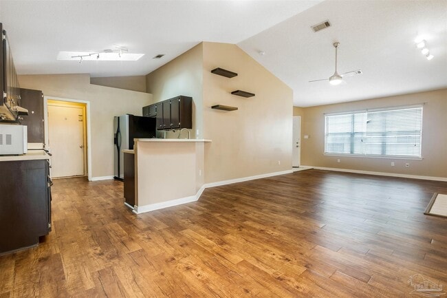 Building Photo - 2060 Cambridge Cir