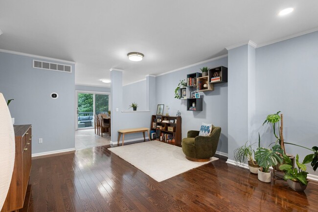 Building Photo - Beautiful End Unit Townhome in Weatherhill Farms