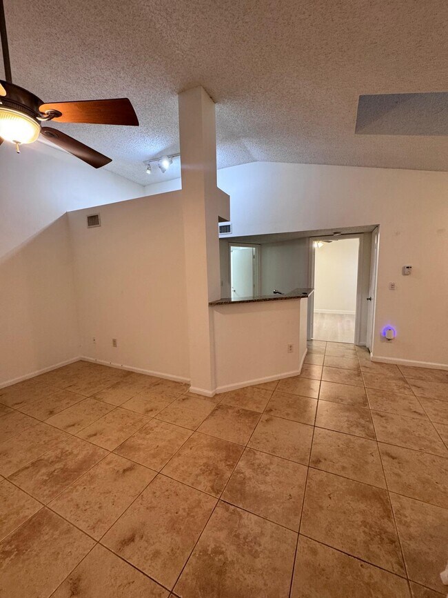 Building Photo - 1125 Crystal Way