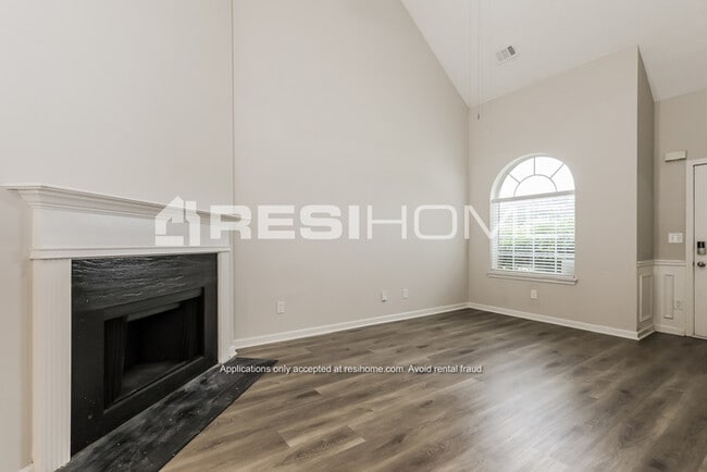 Building Photo - 1430 Camelia St