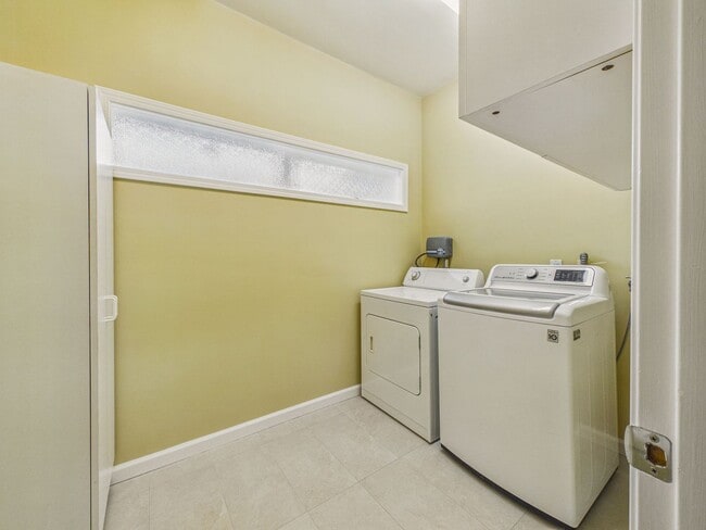 Building Photo - Immaculate Menlo Park house for rent now! $9,100