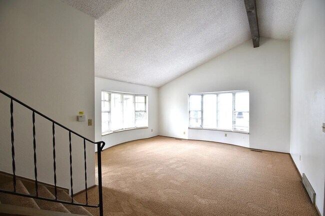 Building Photo - Spacious 2BR/2BA with Fenced Yard in Boulder