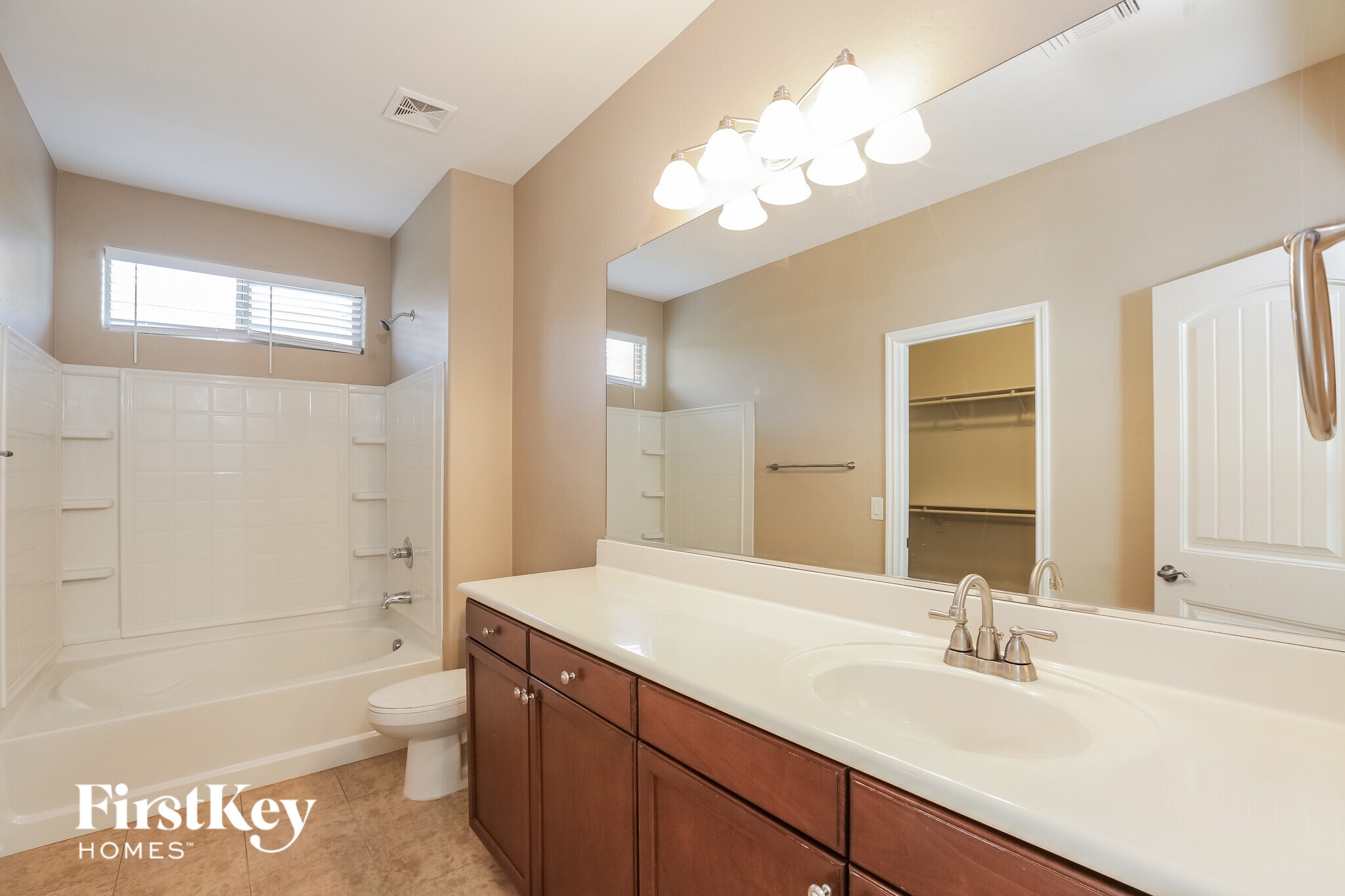 Building Photo - 1809 W Loemann Dr