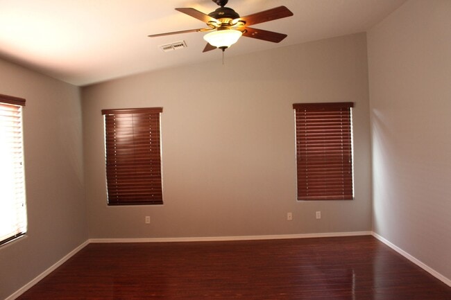 Building Photo - Large 4 bedroom home in Power Ranch
