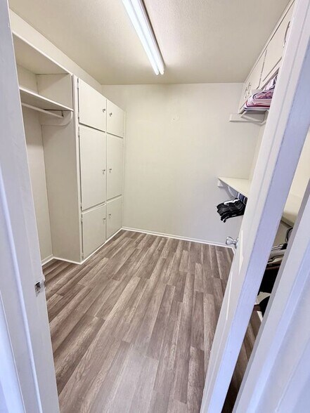 Building Photo - 2736 N Muskingum Ave