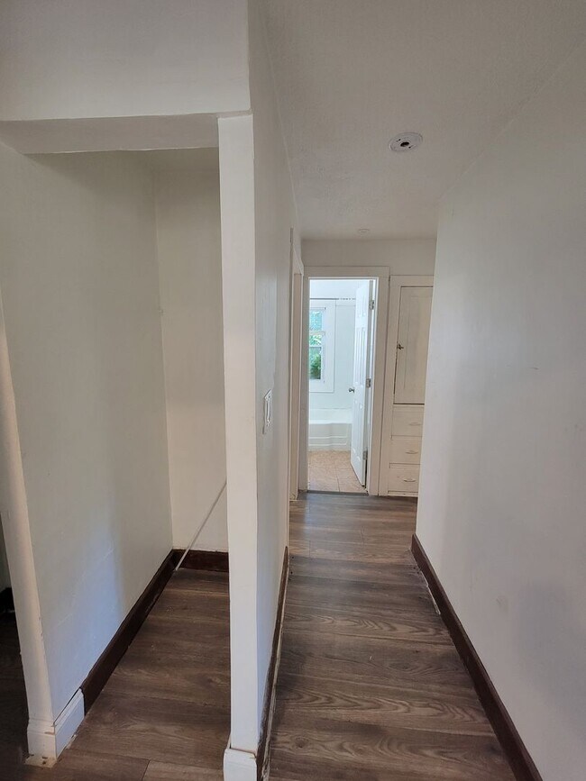 Building Photo - 1185 E 167th St