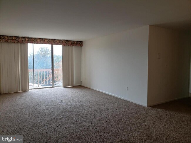 Building Photo - 130 Slade Ave