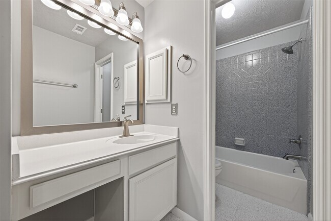 Building Photo - 6710 Creek Village Dr