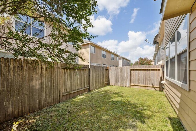 Building Photo - 16635 Newglen Ln