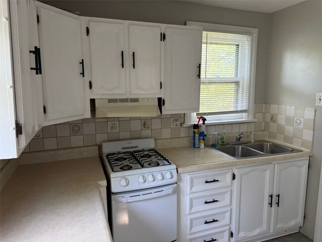 Building Photo - 8825 Tyrell Dr