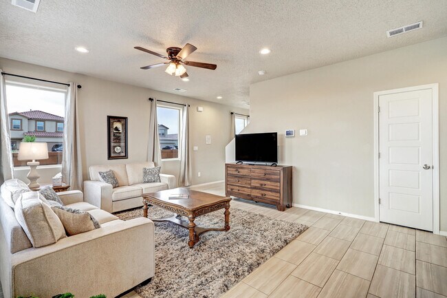 Building Photo - 3202 Tazanita Lp SE