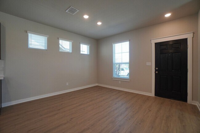 Building Photo - 136 Greinert Dr