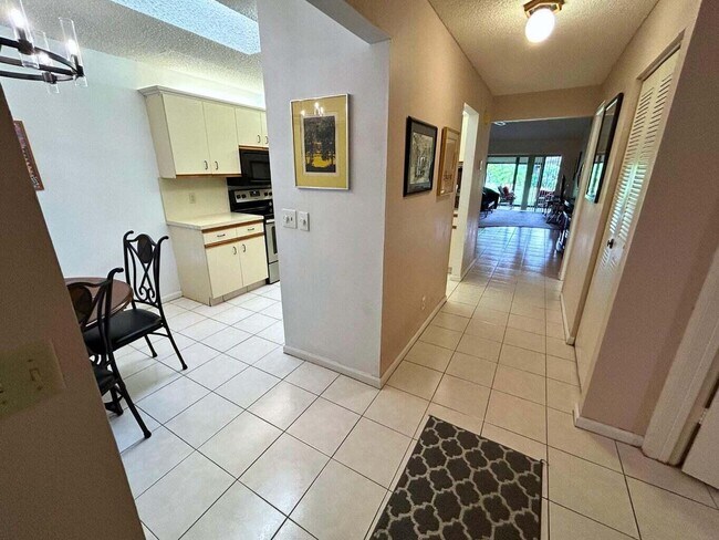Building Photo - 10058 Laurelwood Pl