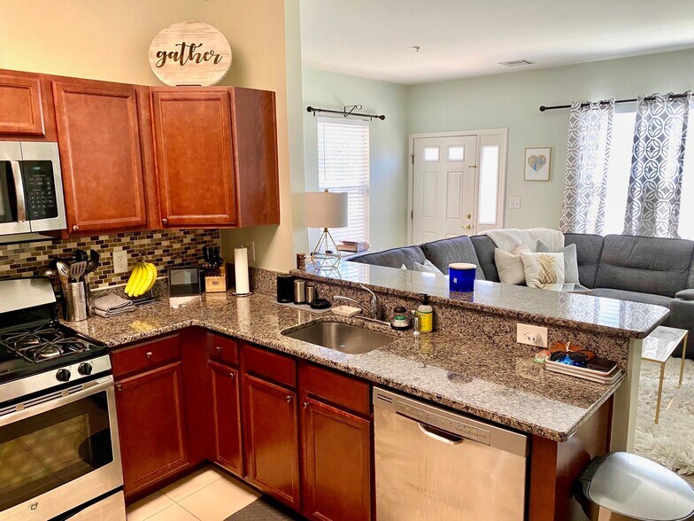 Building Photo - 99 Steiner Ave