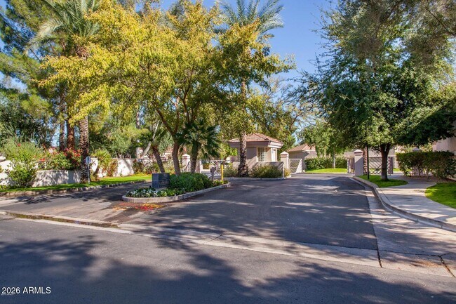 Building Photo - 7771 E Foxmore Ln