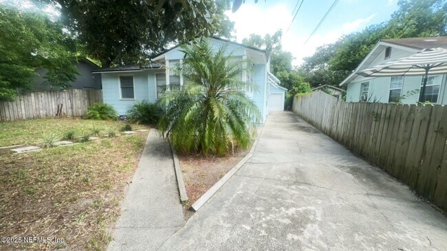 Building Photo - 3313 Myra St