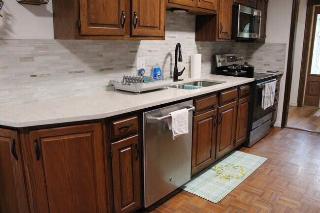 Building Photo - 2115 Pineshore Ct