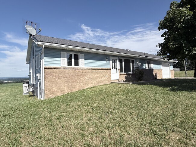 Building Photo - 90 Boyer Rd
