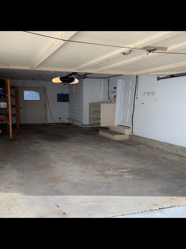 Building Photo - 550 E 250 N