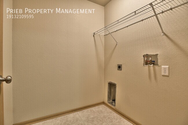 Building Photo - 824 S Woodson Ct