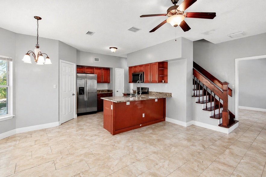 Building Photo - 2384 Roanoke Ct