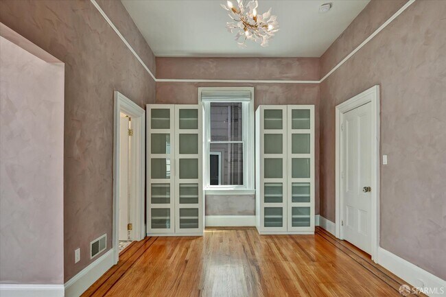 Building Photo - 656 Hayes St