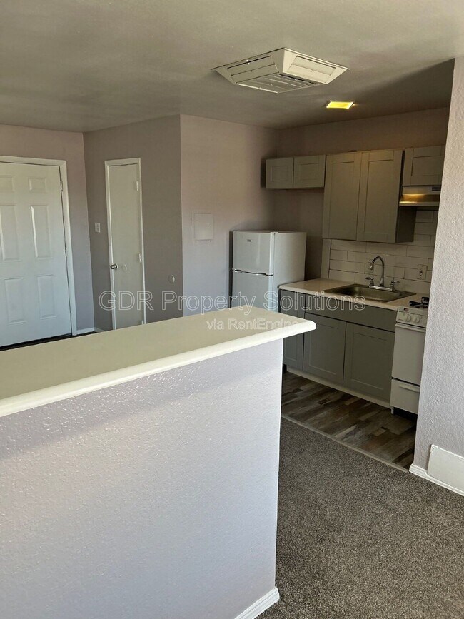 Building Photo - 401 14th St NW