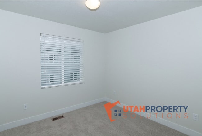 Building Photo - 388 S 980 W