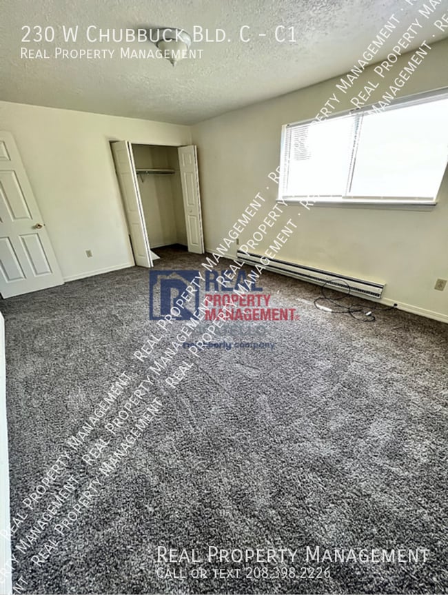 Building Photo - 230 W Chubbuck Rd