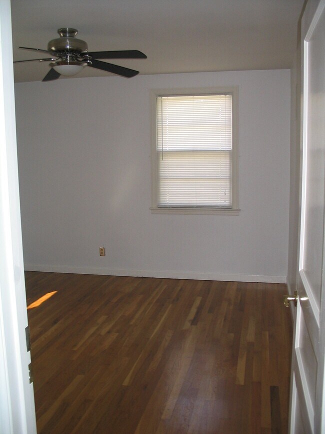 Building Photo - 501 Landon Dr
