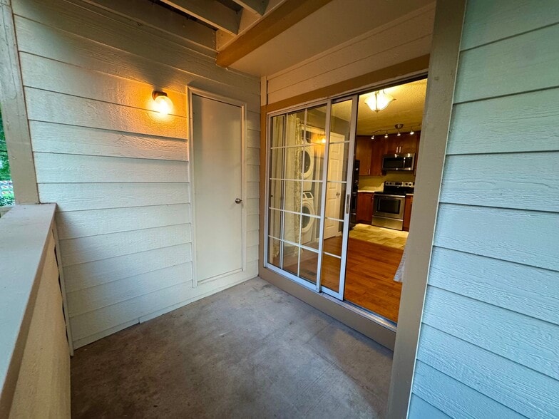 Building Photo - 6048 Gunbarrel Ave