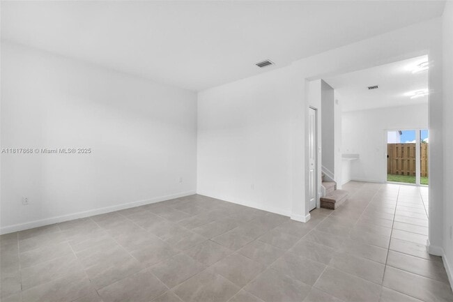 Building Photo - 2807 SE 26th Ave