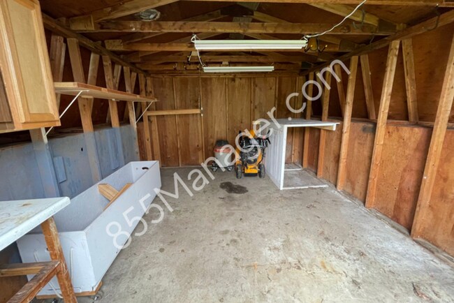 Building Photo - Charming Ranch Home: 3 Bed, 2.5 Bath in Wa...