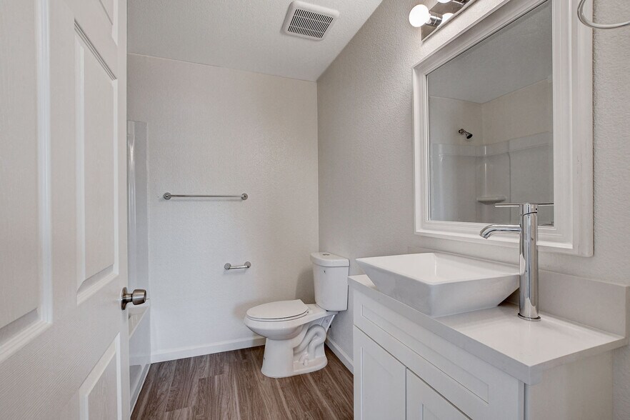 Building Photo - 405 S 10th St