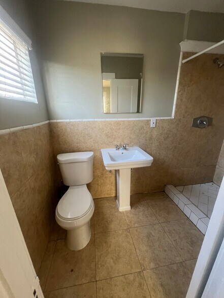 Building Photo - 1849 Orange St