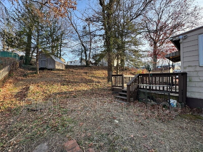 Building Photo - 2204 Ramblewood Dr