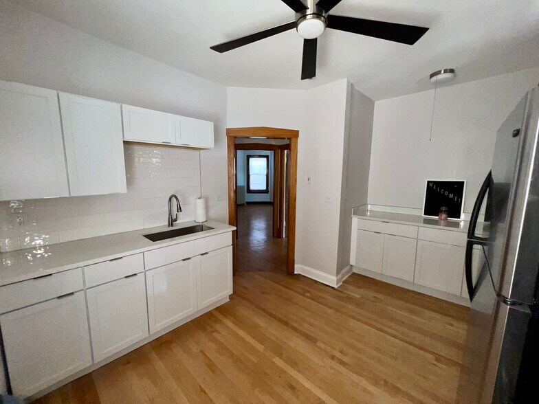 Building Photo - 4904 N Marmora Ave