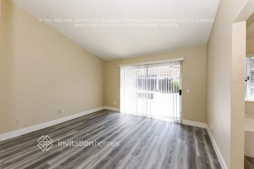 Building Photo - 39272 Vía Lar