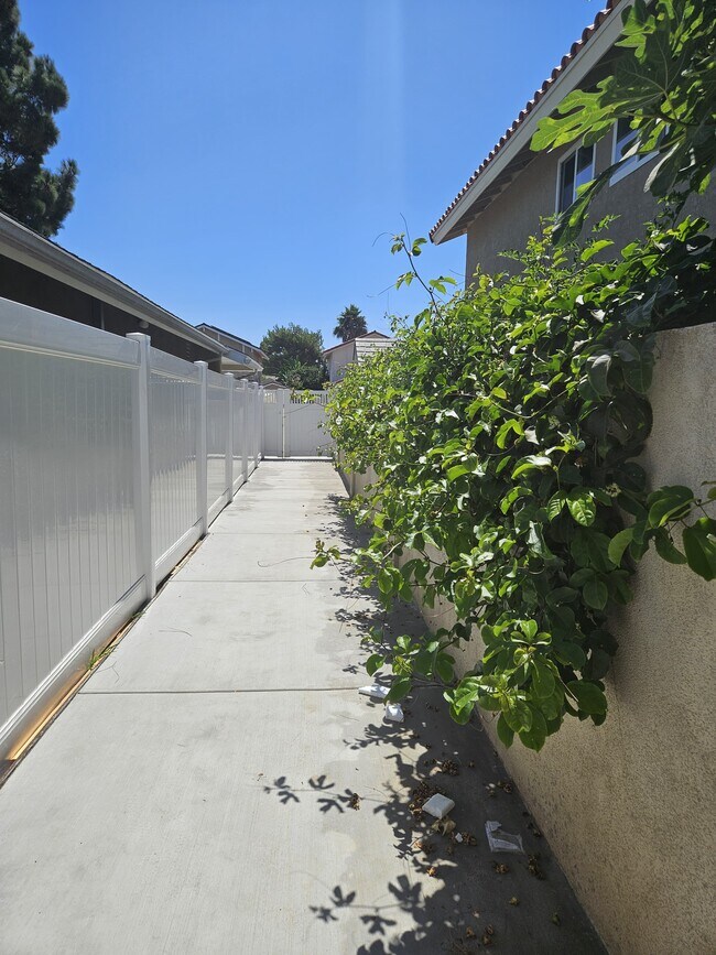 Building Photo - 11583 Quartz Ave