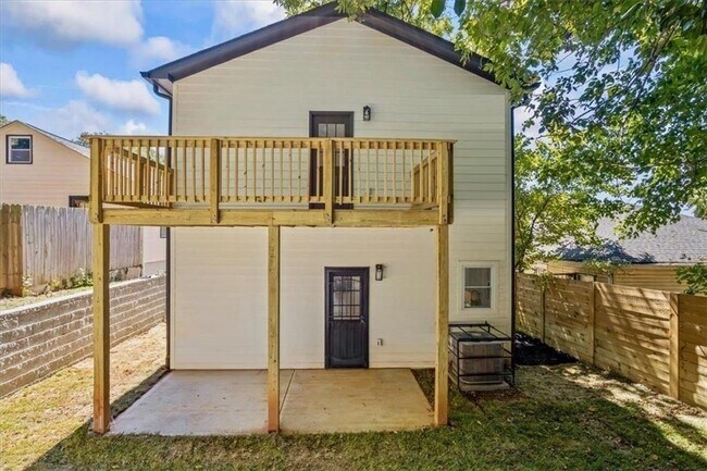 Building Photo - 987 Fair St SW