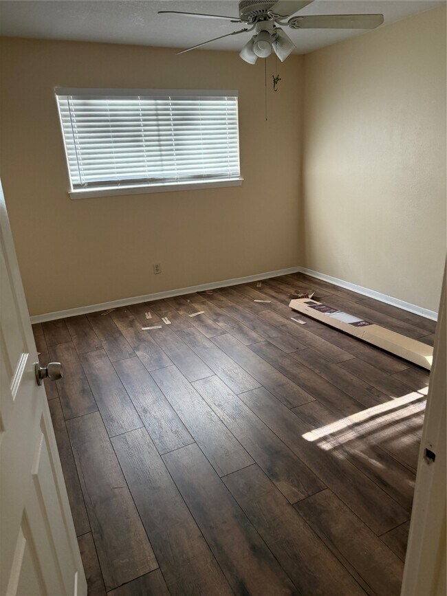 Building Photo - 9 Dewthread Ct